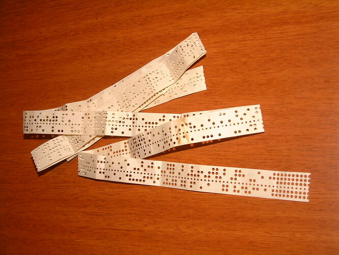 fita-Telex_Baudot_Tape_5bits