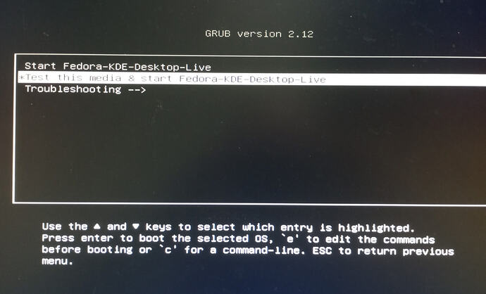 2025-04-2518-37_Rm-Fedora42-Live2-Grub_X